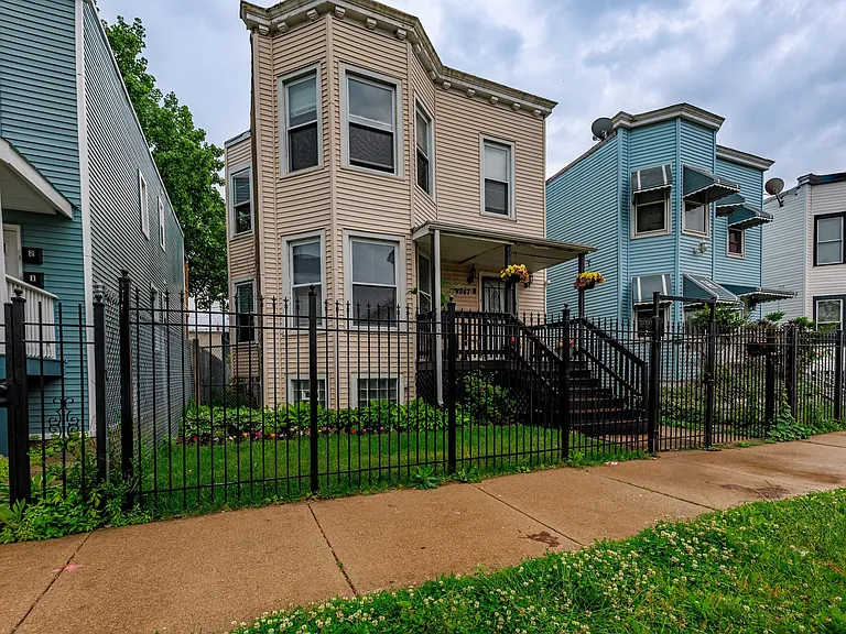 4847 W Potomac Ave #2 — Photo 2