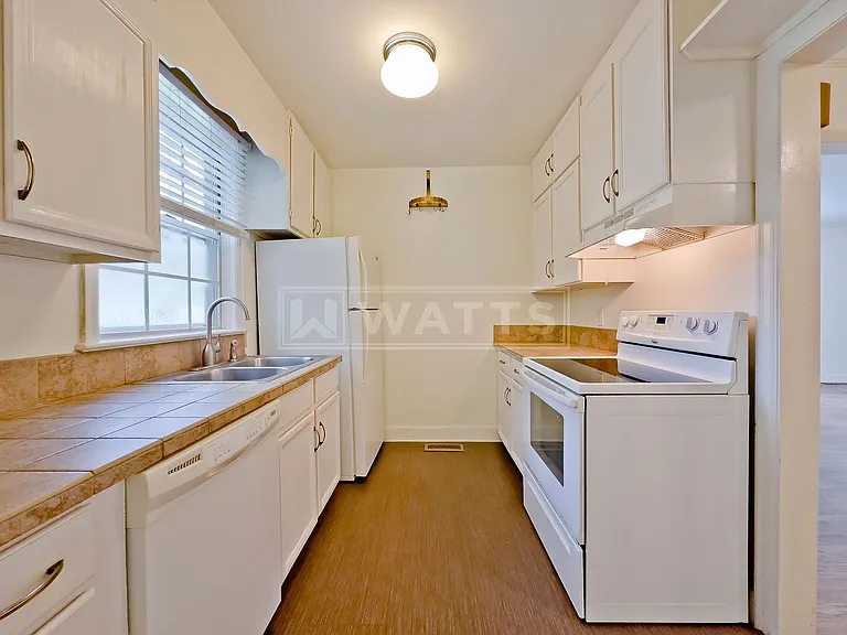 712 47th Way S — Photo 9