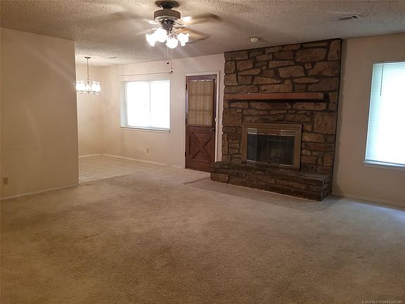 4th image of 3131 S 210 East Ave