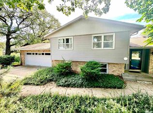 423 Ridge Dr, Geneseo, IL 61254