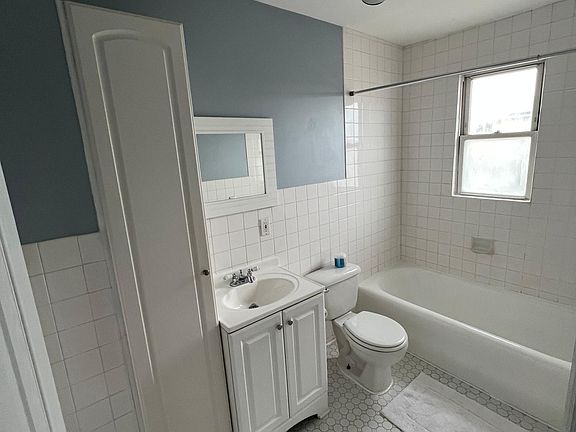 3rd image of 16241 96th St