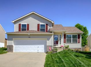17718 Lillian St, Omaha, NE 68136
