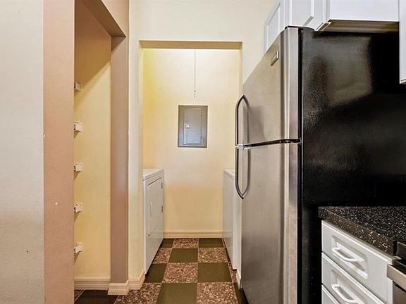 4th image of 4107 Chatham Oak Ct APT 326