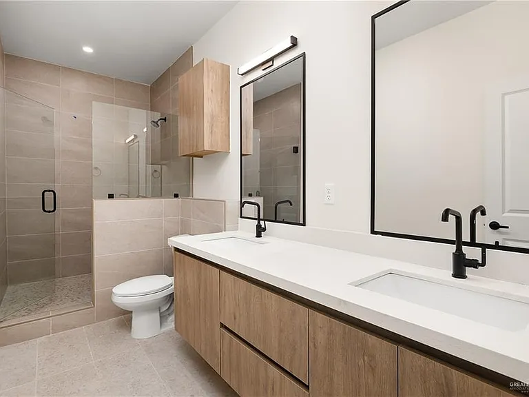 11413 N 25th St #4 — Photo 10