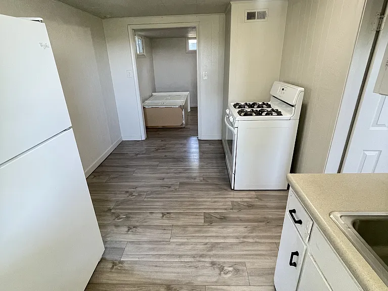 2915 Madison Ave — Photo 13