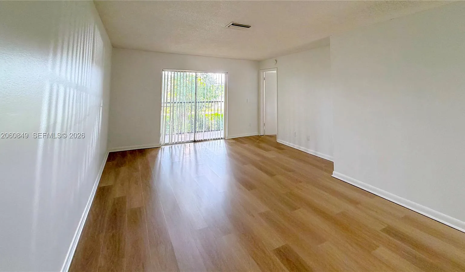 Bella Grand Condo — Photo 4