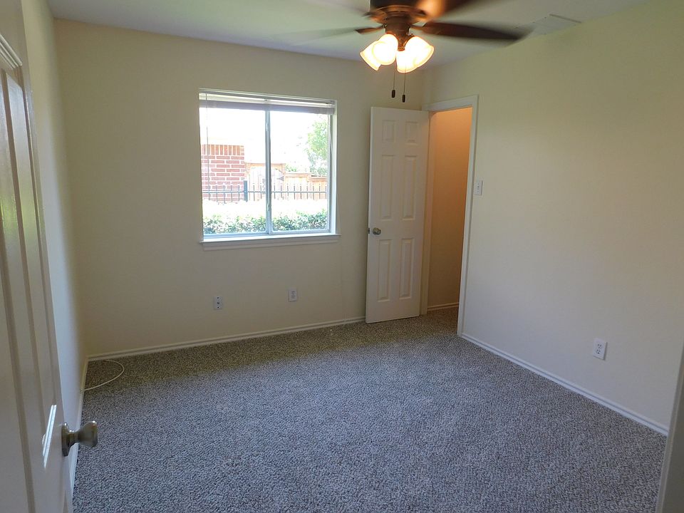 Secondary bedroom