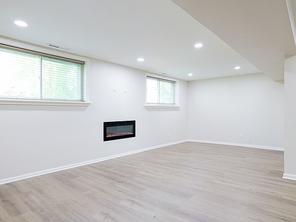 3rd image of 1707 S Green Meadows Blvd