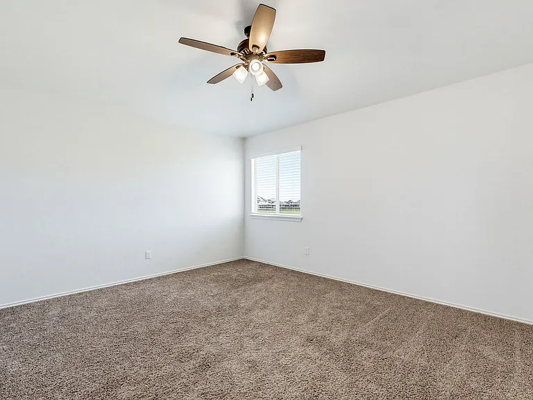 904 Garden Green Dr — Photo 11