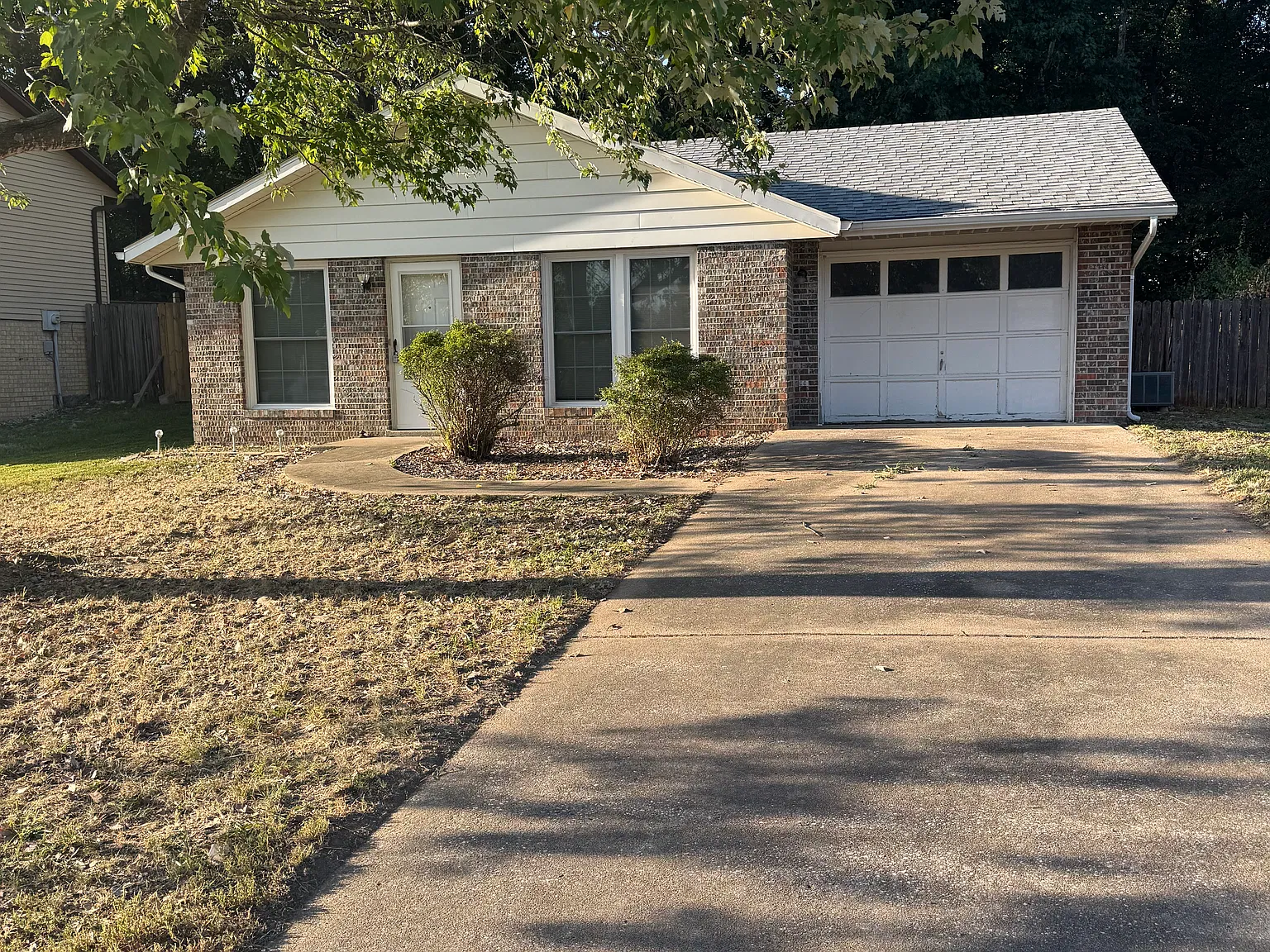 3 bed, 975 sqft, $1,200 — Photo 1