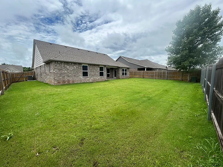 1502 E Utica Pl — Photo 41