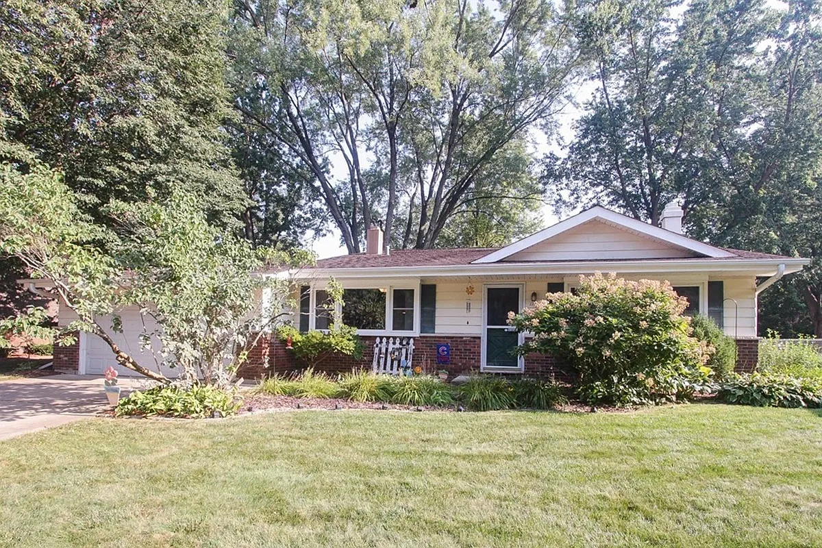 1235 Meadow Ln photo 1
