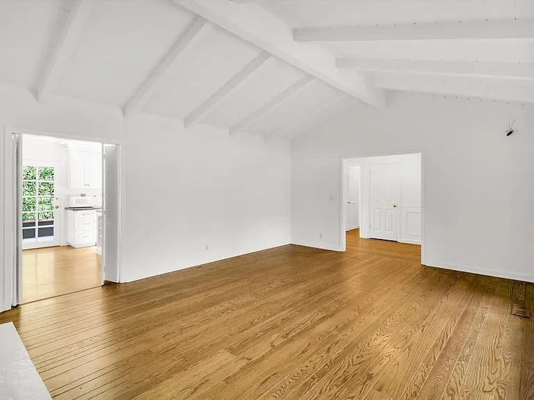 1064 Westridge Ave — Photo 7