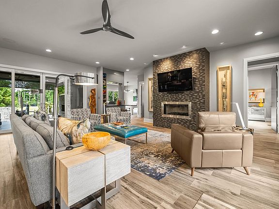 3rd image of 106 Vigne Dr