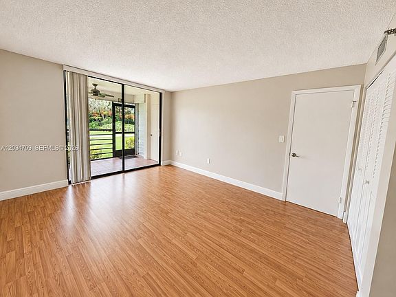 5th image of 900 Saint Charles Pl APT L6