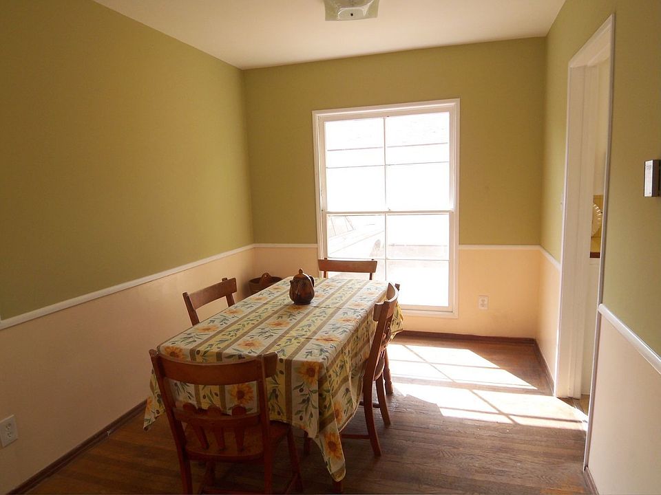 dining room Farna Ave