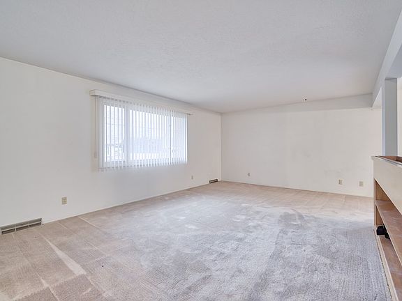 3rd image of 360 Lincoln Dr