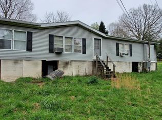 124 Andrew Ln, Jacksboro, TN 37757