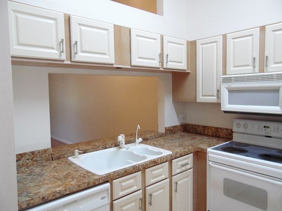 2nd image of 1577 NE Nautical Pl #1-107