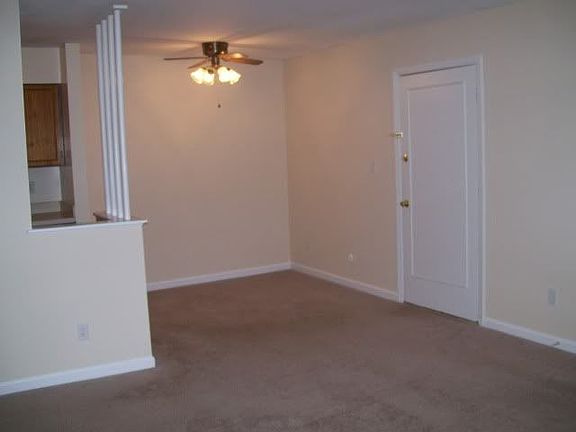 4th image of 1017 Chatfield Dr APT G