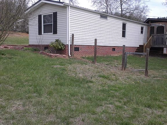 3rd image of 111 Dillingham Cir