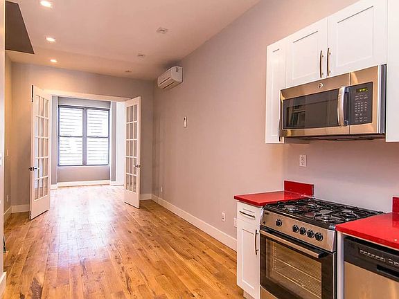 3rd image of 186 Suydam St APT 1L