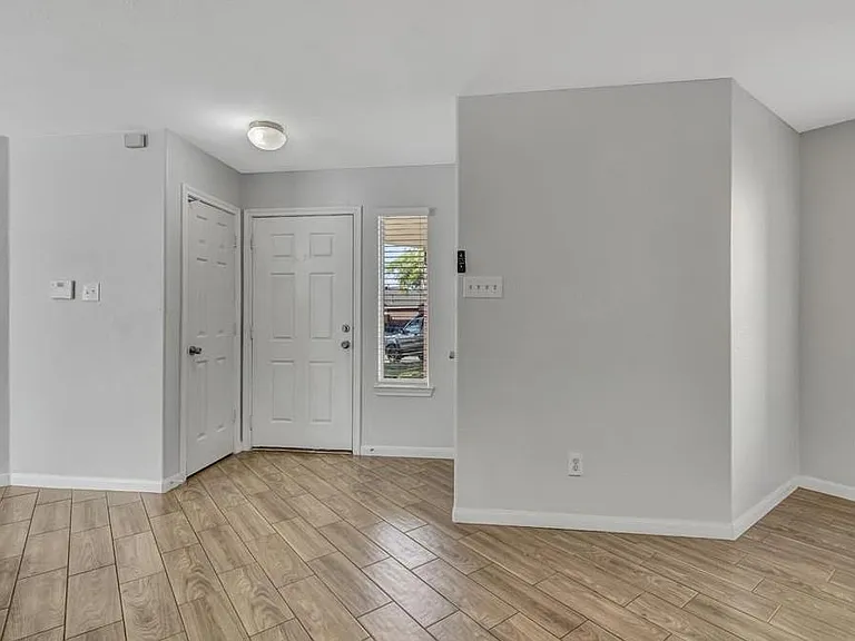 2927 Cypress Island Dr — Photo 4