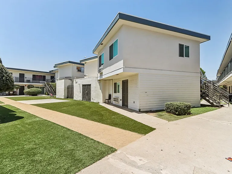 Shermanair Apartments — Photo 7