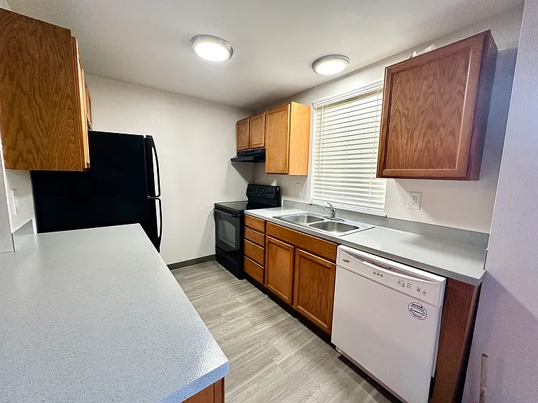 Village Glen Apartments — Photo 5
