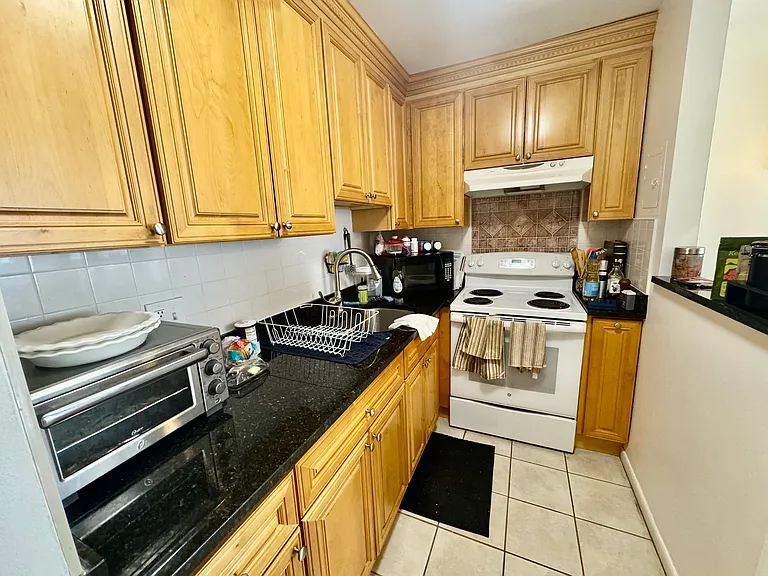 2 Larose Pl #15 — Photo 4