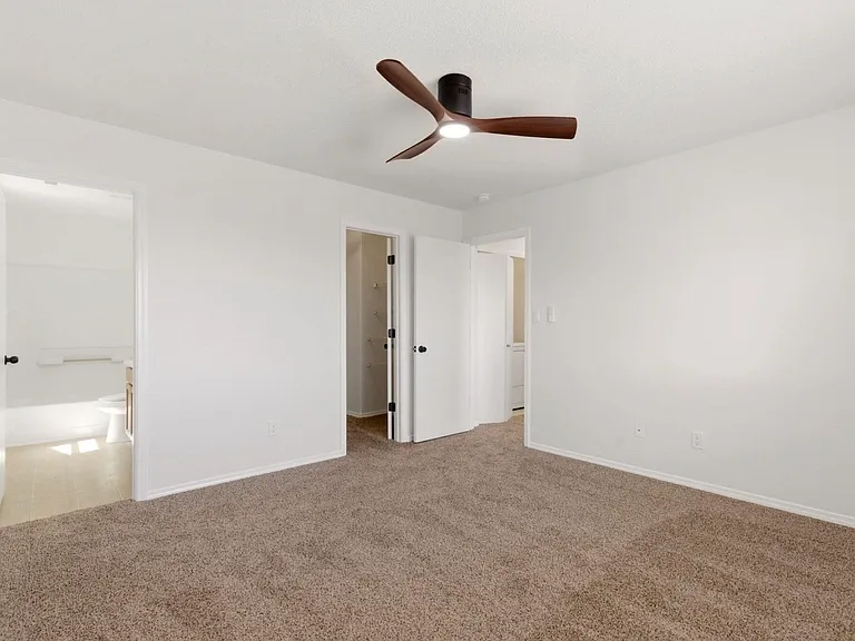 Master bedroom with en-suite bathroom and walk-in closet
