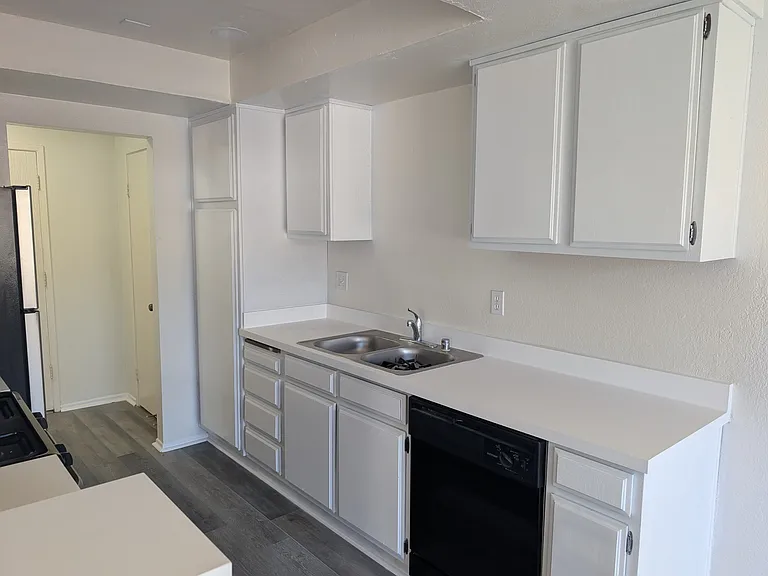 5166 Dunbar Dr #D — Photo 6