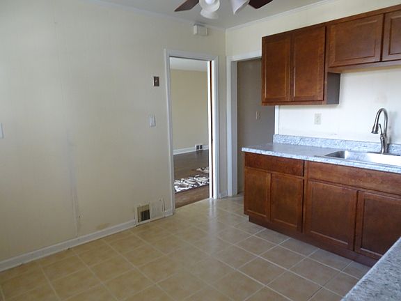4th image of 33 49th Ave