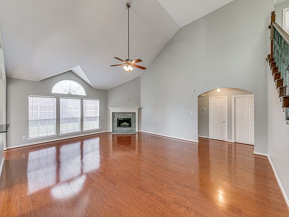3rd image of 6108 Sargent Dr