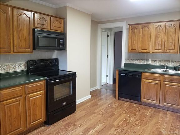 5th image of 523 Lindsey St