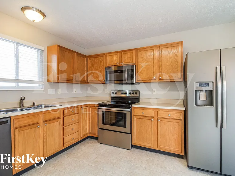 60 Charmalee Dr — Photo 6