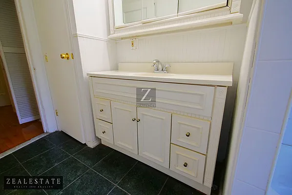 Rented by ZealEstate Group Inc | media 37