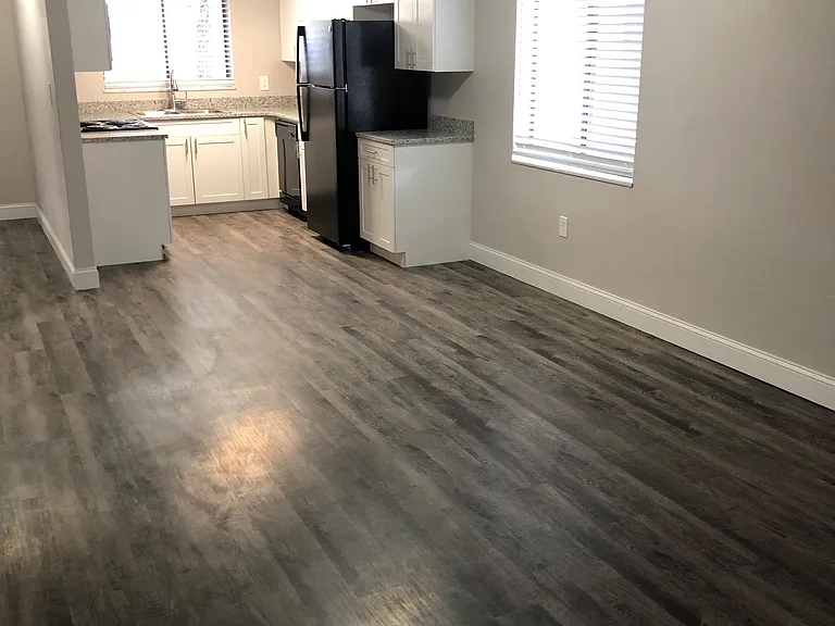 Oakbrook Village Apartments — Photo 8