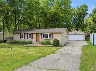 608 Snyder Rd, Highland, MI 48357