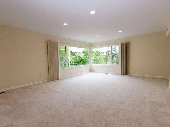5th image of 790 Crossbrook Dr