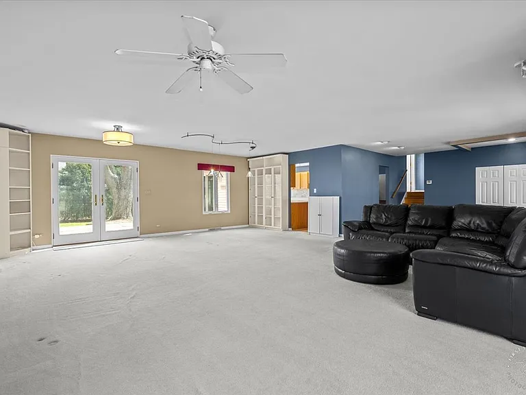 1120 N Brainard St — Photo 6