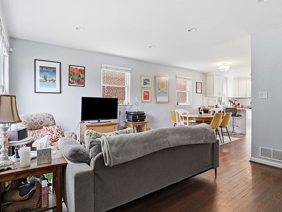 4th image of 521 Madison St NE #1