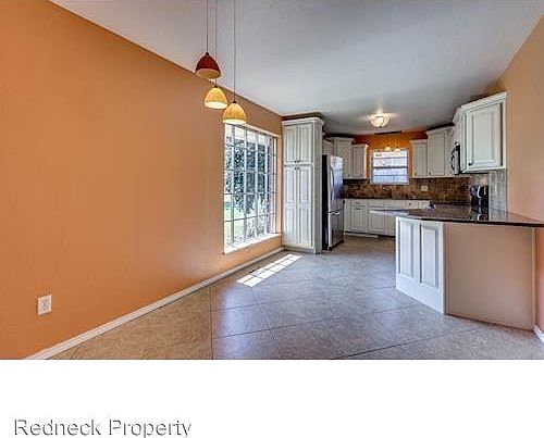4th image of 809 Elmwood Dr