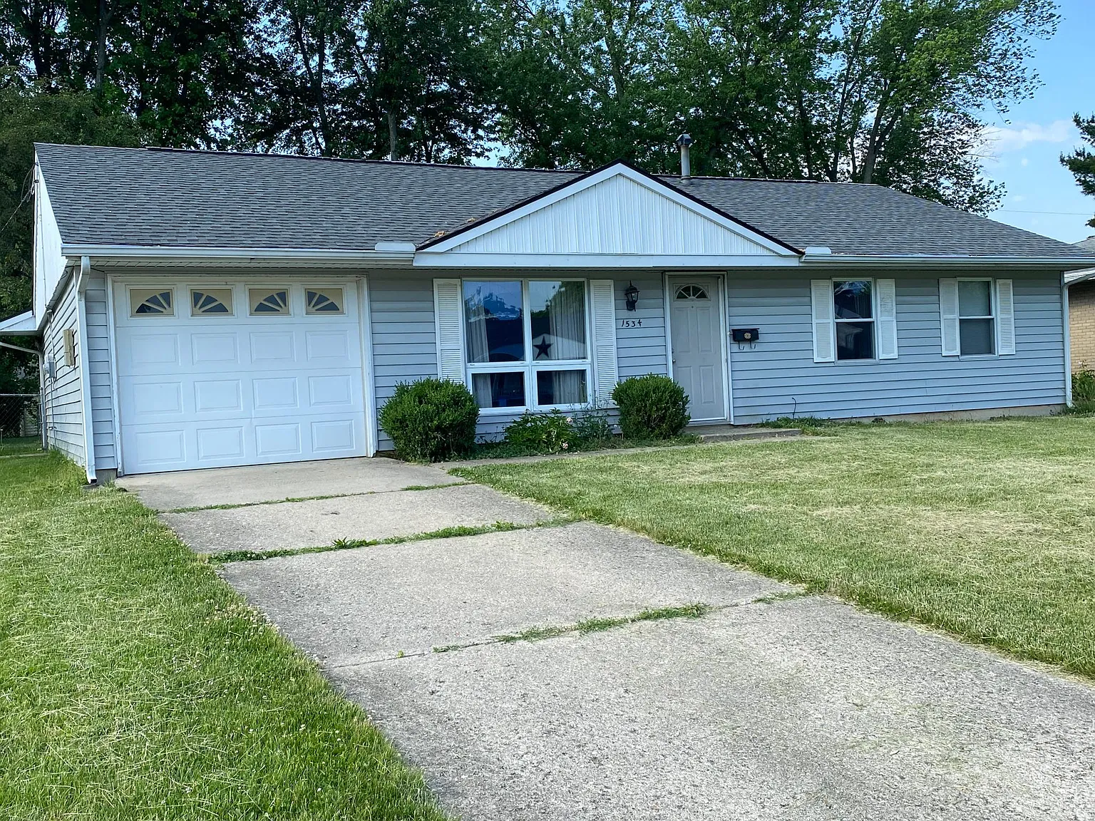 3 bed, 1.5 bath, 1241 sqft, $1,750 — Photo 2