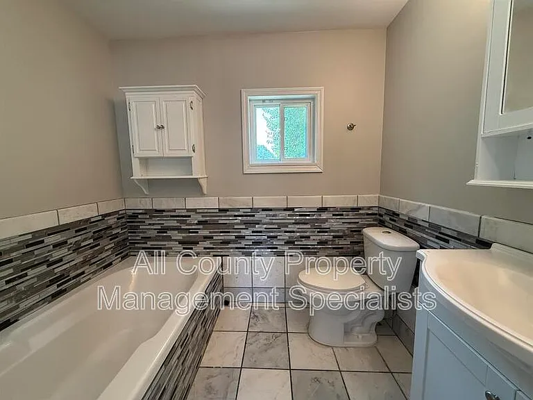1301 Pineview Dr — Photo 5