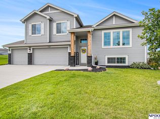 17811 Rampart St, Omaha, NE 68136