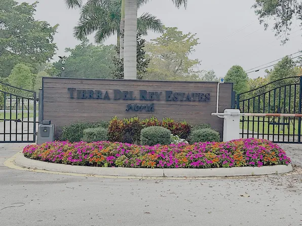 10157 La Reina Rd, Delray Beach, FL 33446