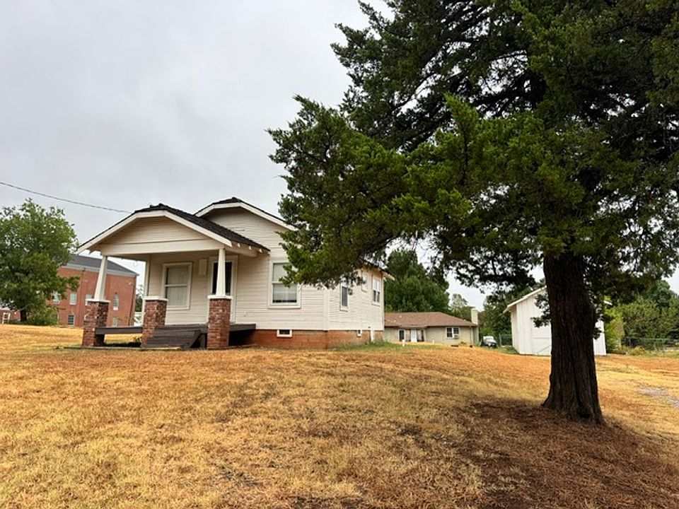 1st image of 2660 Main St