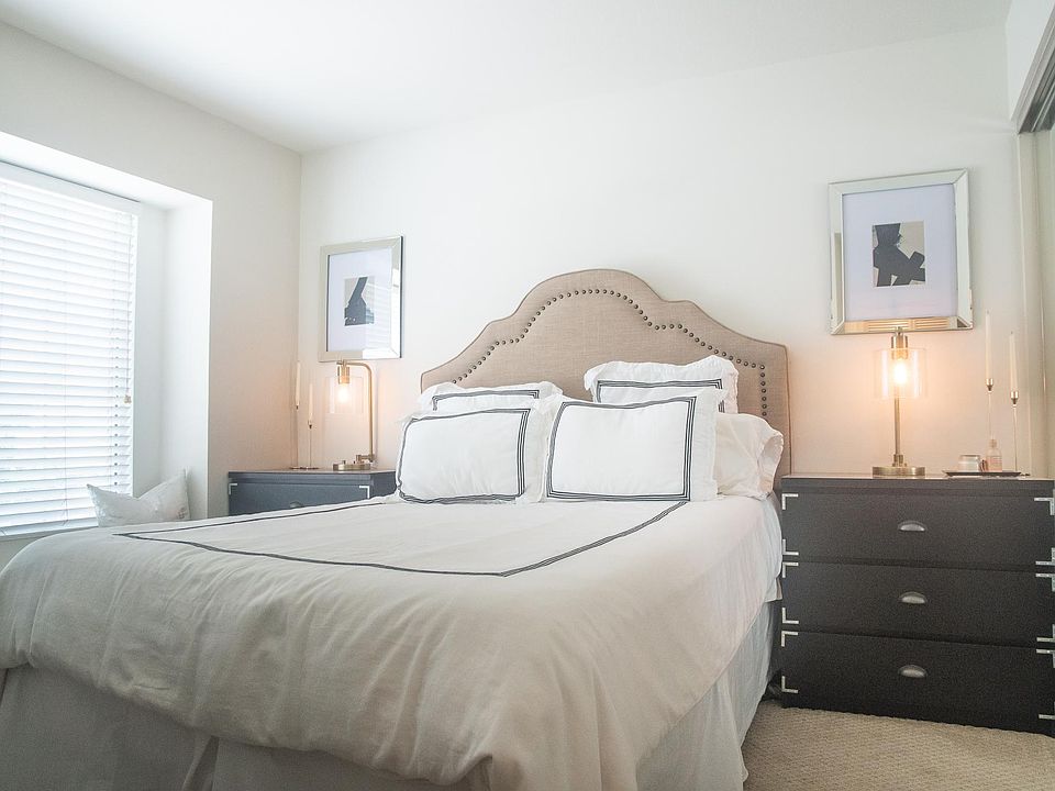 1st image of 22 Sunbury Dr