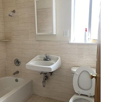 5th image of 104 Broad St APT 6